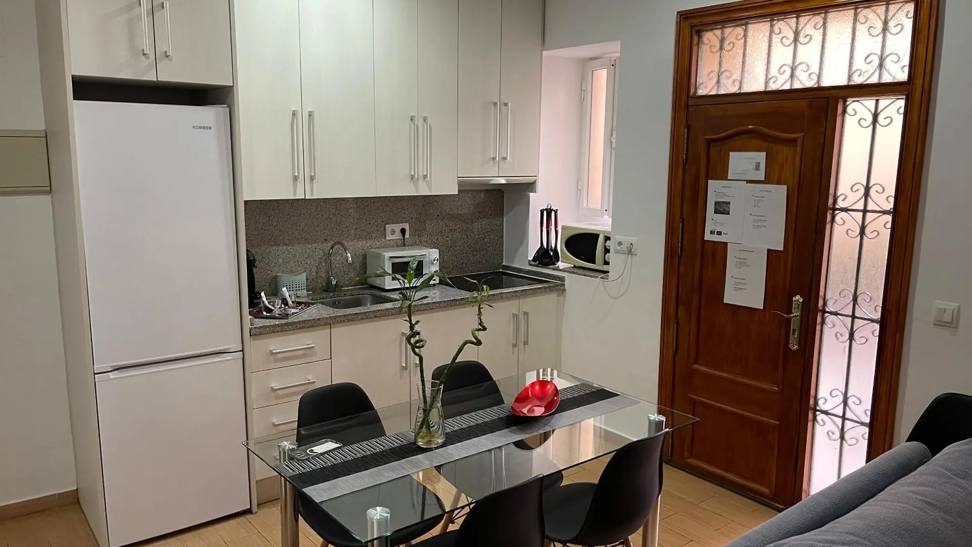 Casita Andaluza Centro Con Parking Sujeto A Disponibilidad Apartment Malaga